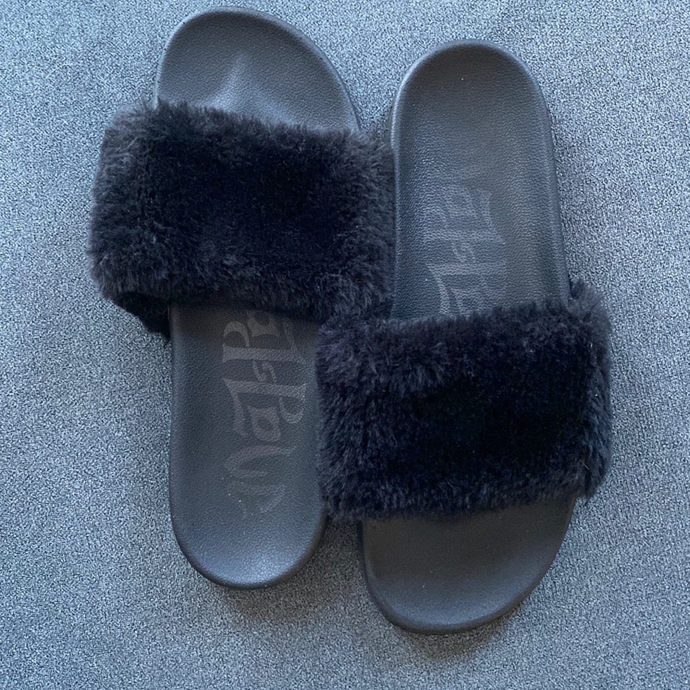 MadLove Faux Fur Black Slides